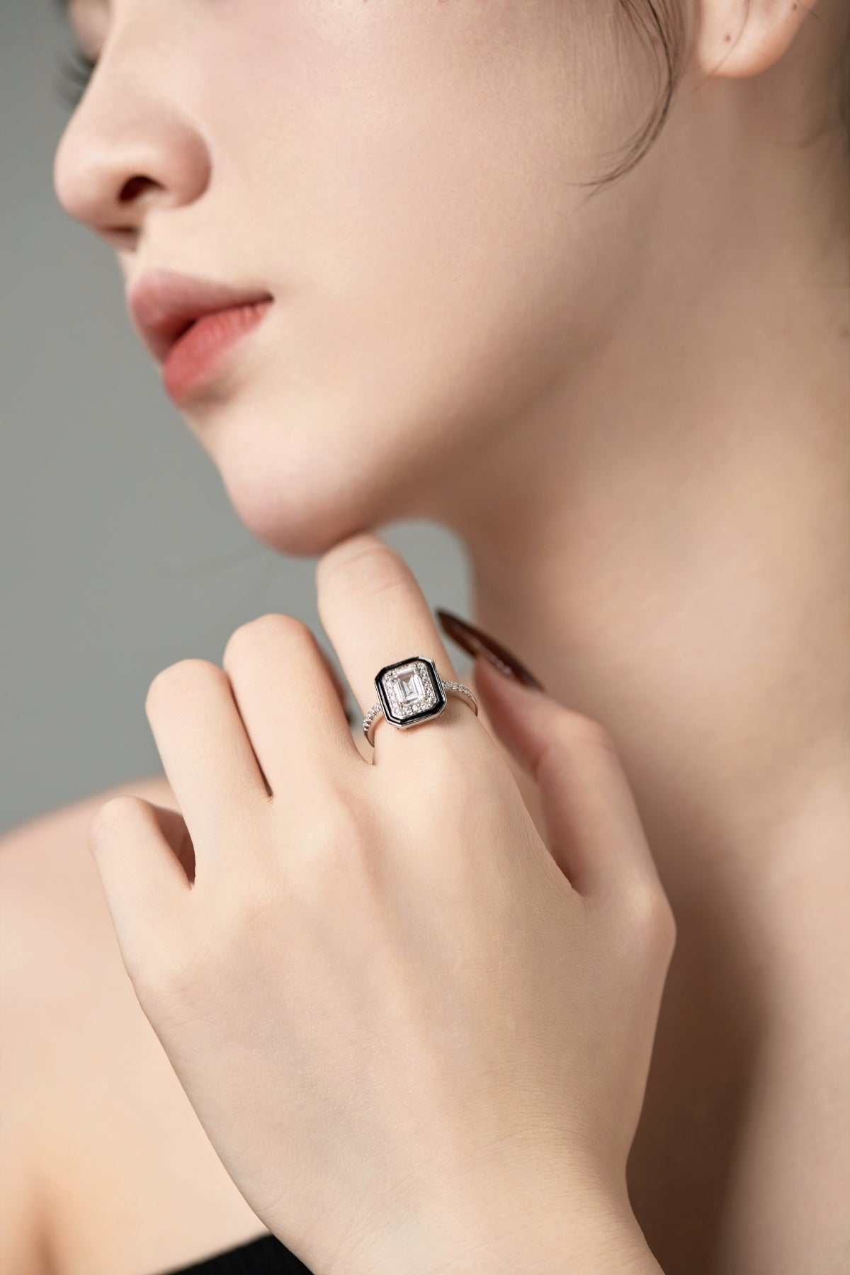 Anello Pietra Nera in Argento Cucciola