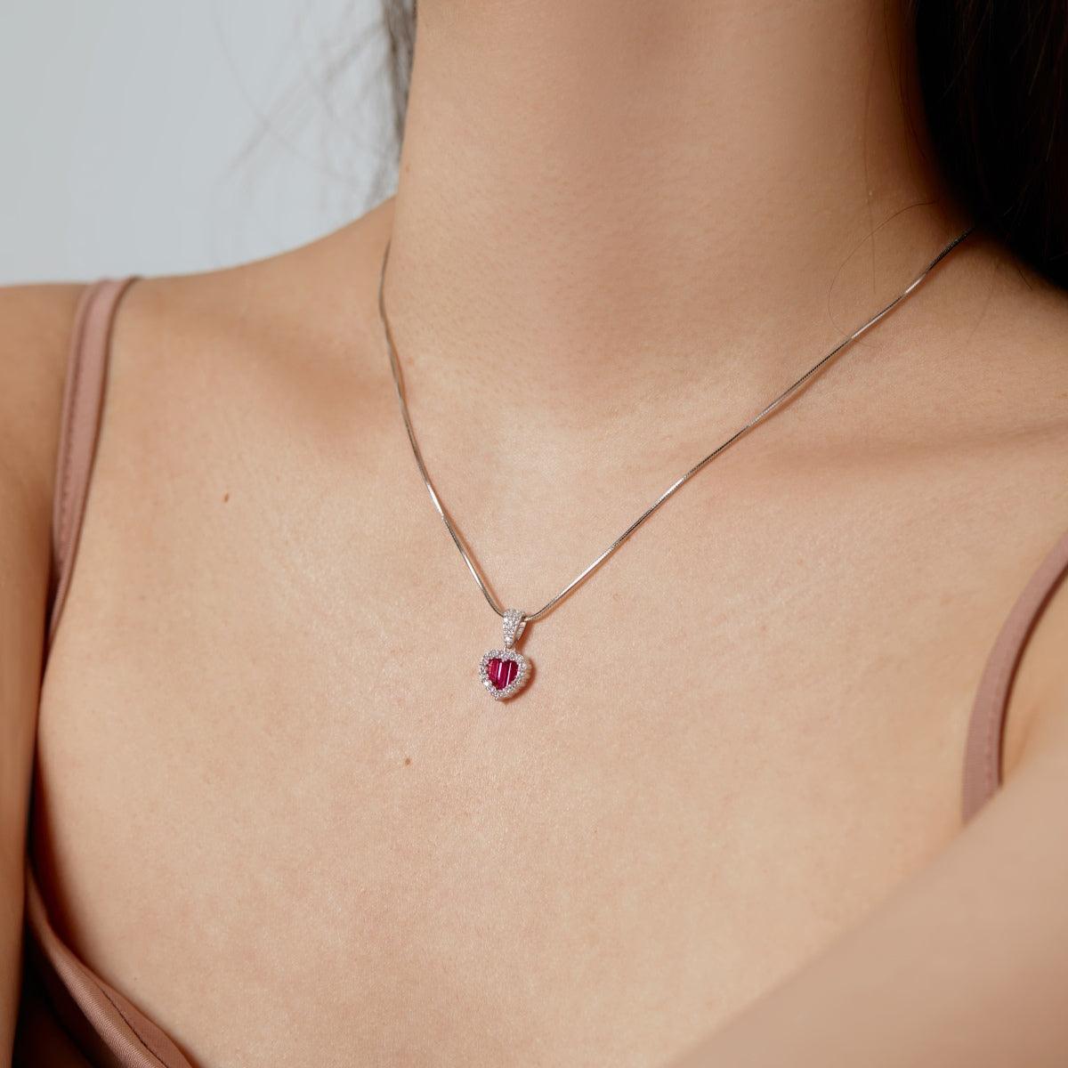 Collana pietra fucsia di Cucciola Gioielli