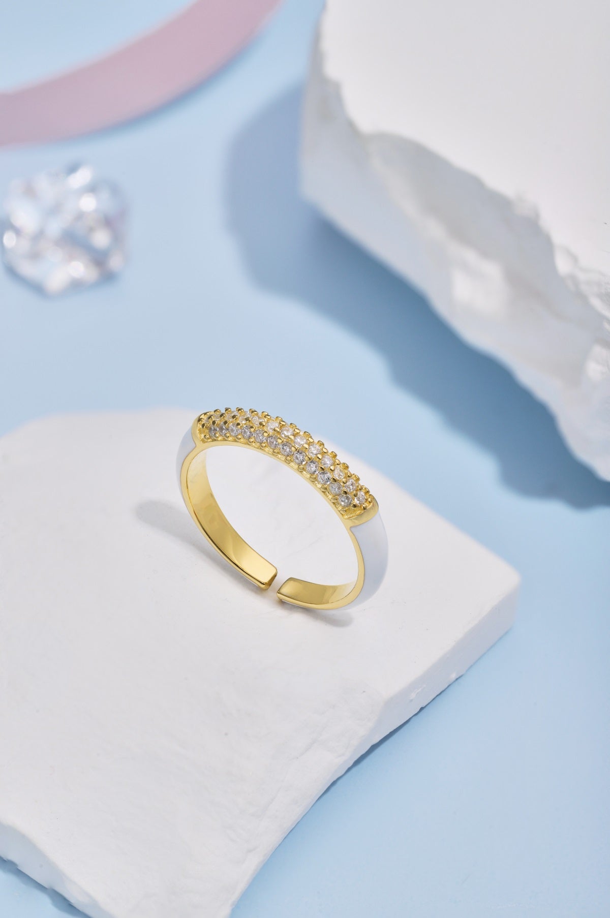 anello a fascia bianca in argento