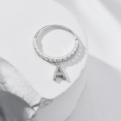 anello lettera a donna