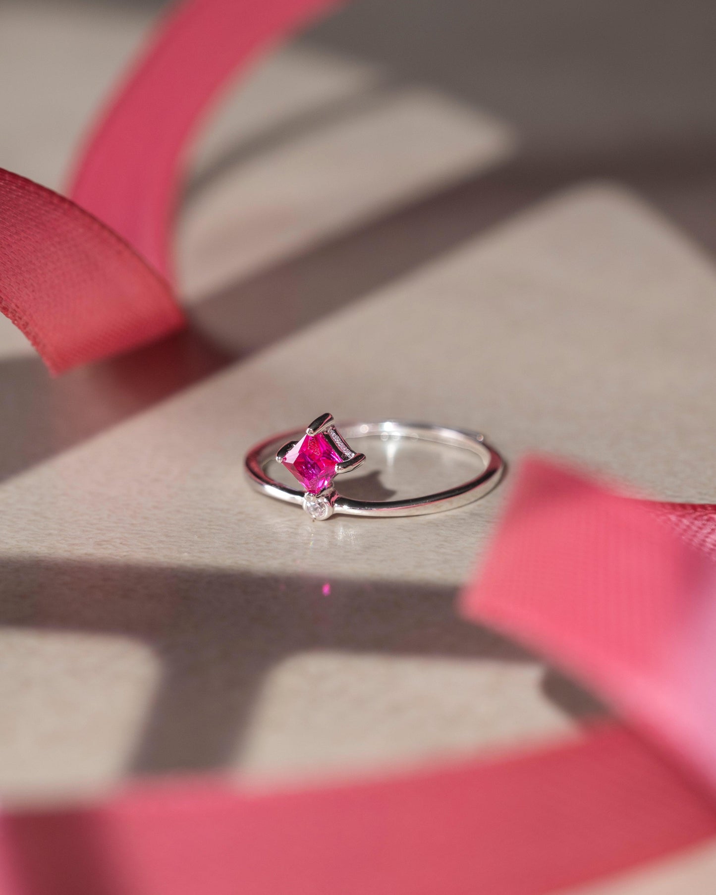 Anello Solitario Rosso in Argento | un gioiello firmato Cucciola Gioielli