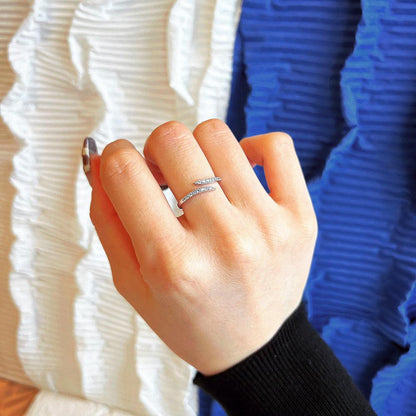 Anello in Argento 925 Diamanti Paralleli, un Gioiello Cucciola
